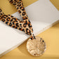Sjaalketting met luipaardprint en onregelmatige hanger