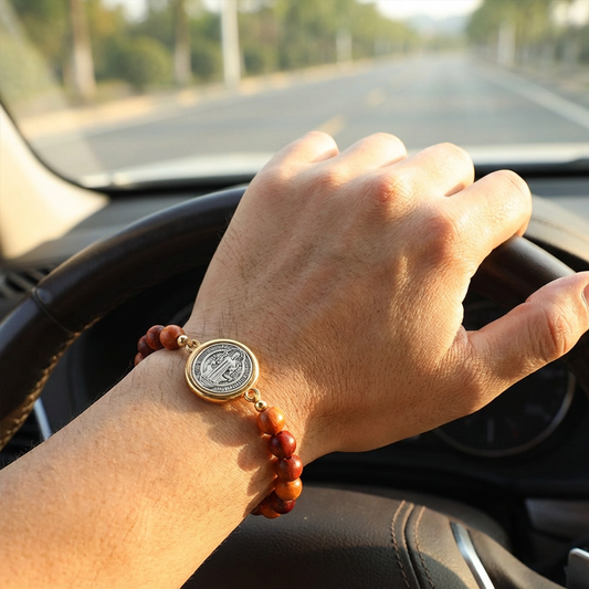 🛡️Een metgezel voor de beschermer✨Natuurlijke houten kralen Sint-Benedictusarmband🎁Verstelbaar, geschikt voor zowel mannen als vrouwen