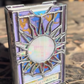 🔮✨Mystieke iriserende tarotkaartendoos – Handgemaakte doos van gekleurd glas met glinsterende regenboogafwerking en een speciaal kijkvenster! 🌈🔮