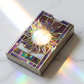 🔮✨Mystieke iriserende tarotkaartendoos – Handgemaakte doos van gekleurd glas met glinsterende regenboogafwerking en een speciaal kijkvenster! 🌈🔮