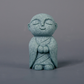 💥【LIMITED TIME 50% OFF】🔥 Mini Zen Monnik Beeldje | Natuurlijke Blauwe Steen | Glimlachend Gezicht | Miniatuurlandschap Accessoire | Bureau/Bonsai/Terrarium Decoratie | Meerdere Stijlen