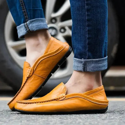 Handgemaakte leren loafers voor heren, in Milanese stijl.