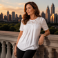 ✨Superaanbieding – 50% korting! ✨Elegant T-shirt met kant bij de hals